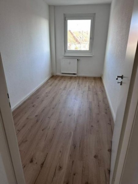 Dessau-Roßlau Schöne Stilvolle sonnige 3-R.-Wohnung in Dessau im 3.OG,58,20m2 mit BLK.zu vermieten.
 Wohnung mieten