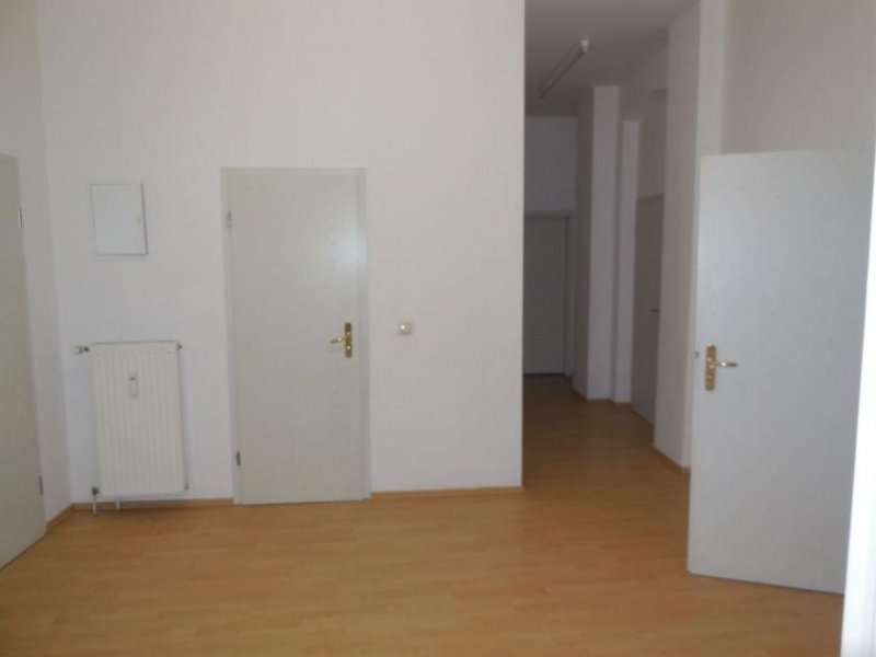 Zwickau geräumige 4 bis 4,5-Raum-Wohnung - wenige Meter zum Zentrum - mit Balkon und Laminat Wohnung mieten