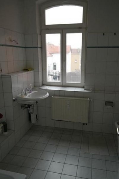 Zwickau Große 2-Zi. mit Laminat, Bad mit Wanne in zentraler Lage! Wohnung mieten