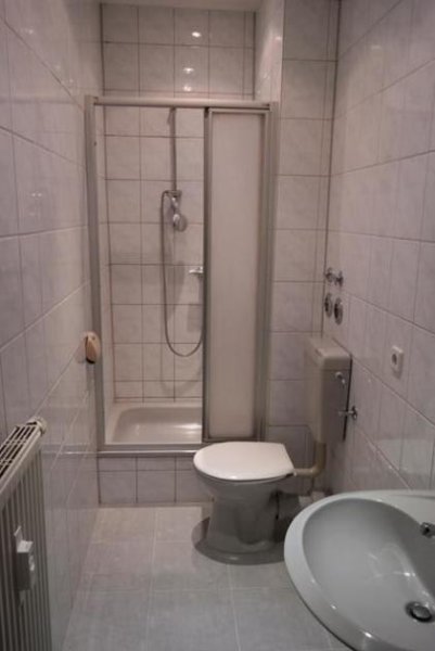 Zwickau Gemütliche 3-Zimmer mit Laminat, EBK und Dusche in ruhiger Lage! Wohnung mieten