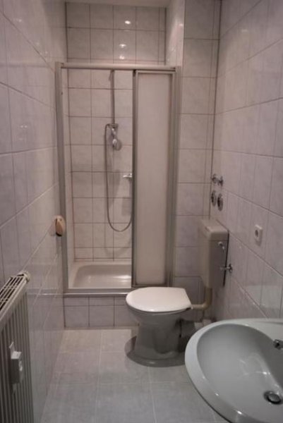 Zwickau Gemütliche DG 2-Zimmer mit Laminat, Dusche und EBK in ruhiger Lage! Wohnung mieten