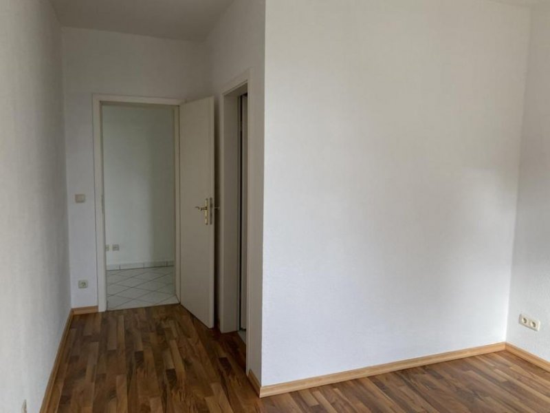 Zwickau Schöne Wohnung in Denkmalschutzobjekt mit neuewertiger Einbauküche, Stellplatz und Balkon Wohnung mieten