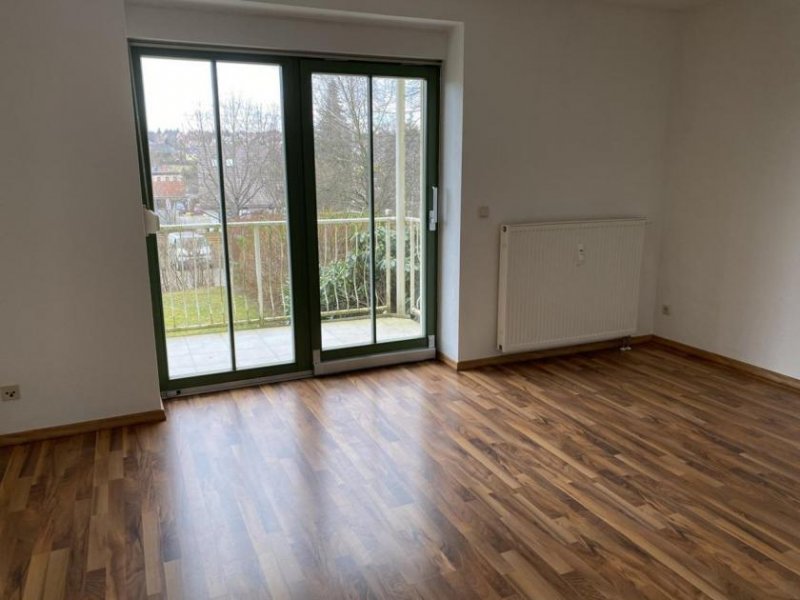 Zwickau Schöne Wohnung in Denkmalschutzobjekt mit neuewertiger Einbauküche, Stellplatz und Balkon Wohnung mieten