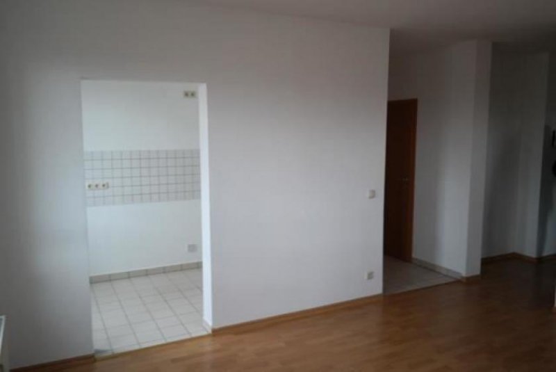 Zwickau Gemütliche 2-Zimmer mit Laminat und Wannenbad mit Fenster in ruhiger Lage! Wohnung mieten