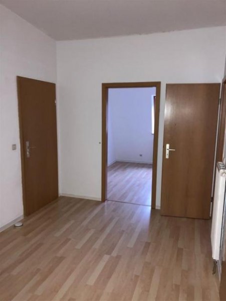 Zwickau Gemütliche 3-Zimmer mit EBK und Laminat in guter Lage! Wohnung mieten