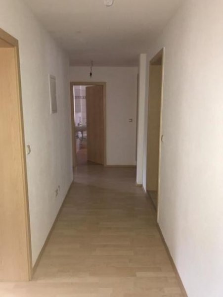 Reinsdorf (Landkreis Zwickau) Großzügige 2-Zimmer mit Laminat, Balkon und EBK in ruhiger Lage! Wohnung mieten