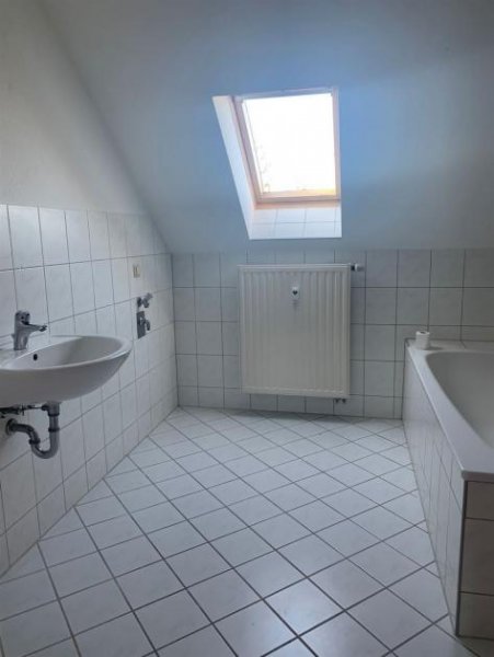 Falkenstein Großzügige 3,5-Zimmer mit Laminat und Tageslichtbad mit Wanne in guter Lage! Wohnung mieten