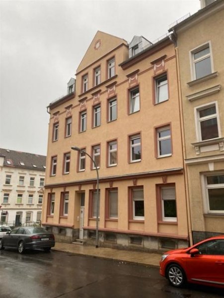 Werdau Großzügige DG 3-Zimmer mit Laminat, Wannenbad und EBK mgl. in ruhiger Lage!!! Wohnung mieten