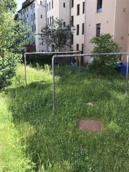 Chemnitz Große Hinterhaus DG 2-Zimmer mit EBK, Laminat, Balkon und Wanne in zentraler Lage! Wohnung mieten