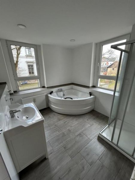 Chemnitz Große 3-Zimmer mit Wanne, Dusche, sep. WC, Terrasse und Laminat in guter Lage! Wohnung mieten