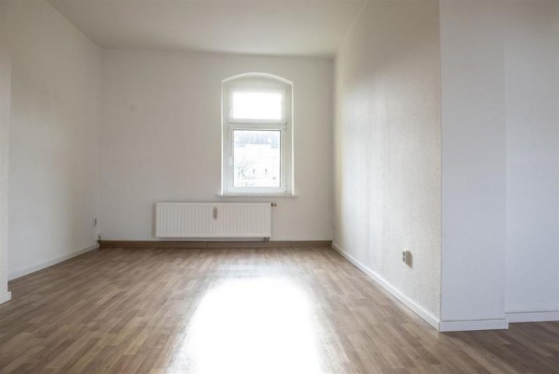 Chemnitz Große 4-Zimmer mit Laminat, Wanne, Dusche und Balkon in ruhiger Lage! Wohnung mieten