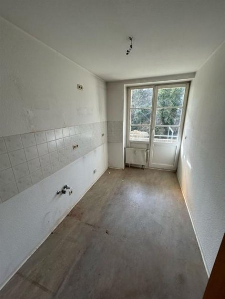 Chemnitz Gemütliche 2-Zimmer mit Laminat, Balkon und Wannenbad in ruhiger Lage! EBK mgl. Wohnung mieten