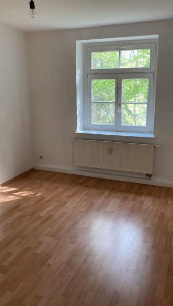 Chemnitz Gemütliche 2-Zimmer mit Laminat, Balkon und Wannenbad in ruhiger Lage! EBK mgl. Wohnung mieten