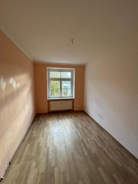 Chemnitz Gemütliche 3-Zimmer mit Laminat, Balkon und Wannenbad in ruhiger Lage! EBK mgl. Wohnung mieten