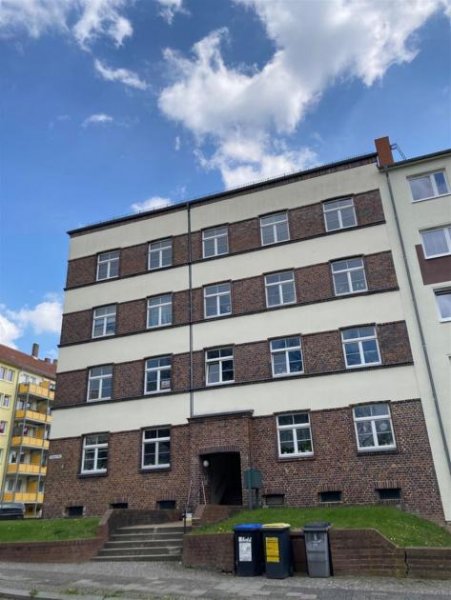 Chemnitz Großzügige 2-Zimmer mit Laminat & Wannenbad in ruhiger Lage! EBK mgl. Wohnung mieten