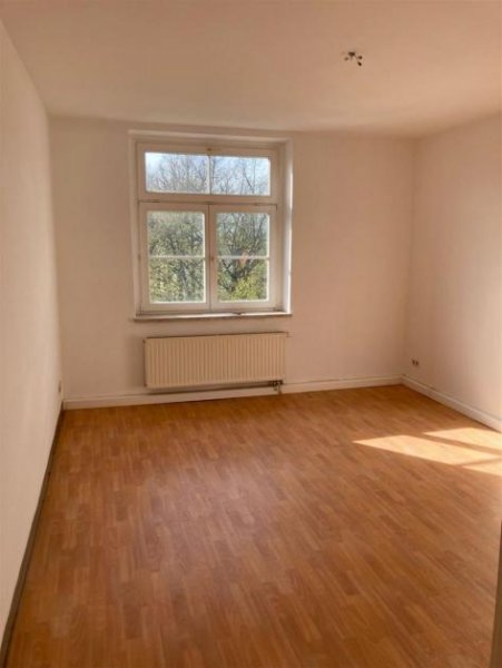 Chemnitz Großzügige 2-Zimmer mit Laminat & Wannenbad in ruhiger Lage! EBK mgl. Wohnung mieten