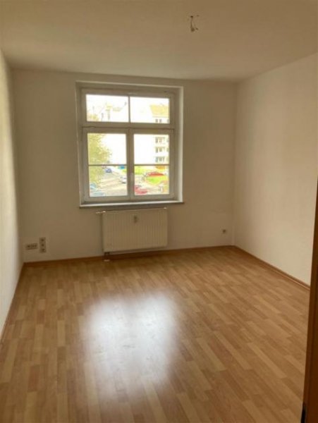 Chemnitz WG-taugliche 3-Zimmer mit Laminat, Balkon und Duschbad in ruhiger Lage! Wohnung mieten