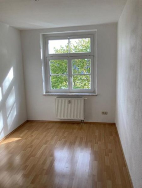 Chemnitz WG-taugliche 3-Zimmer mit Laminat, Balkon und Duschbad in ruhiger Lage! Wohnung mieten