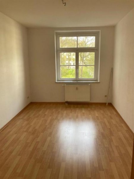 Chemnitz WG-taugliche 3-Zimmer mit Laminat, Balkon und Duschbad in ruhiger Lage! Wohnung mieten