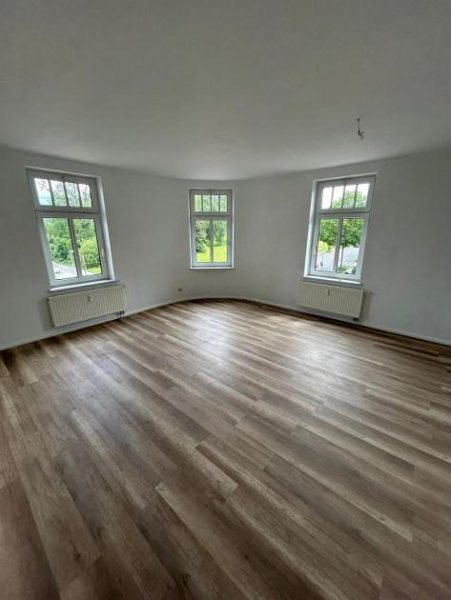 Chemnitz EBK mgl.! 2-Zimmer mit Vinyl, Balkon und Wanne mit Ausblick! 2 KM frei!!! Wohnung mieten