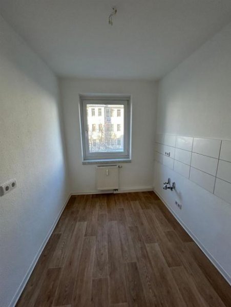 Chemnitz Gemütliche 2-Zimmer mit Balkon, Laminat und Wannenbad in ruhiger Lage Wohnung mieten