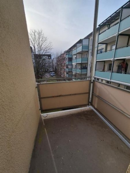 Chemnitz Gemütliche 2-Zimmer mit Laminat, Balkon und Wannenbad in ruhiger Lage!!! EBK mgl. Wohnung mieten