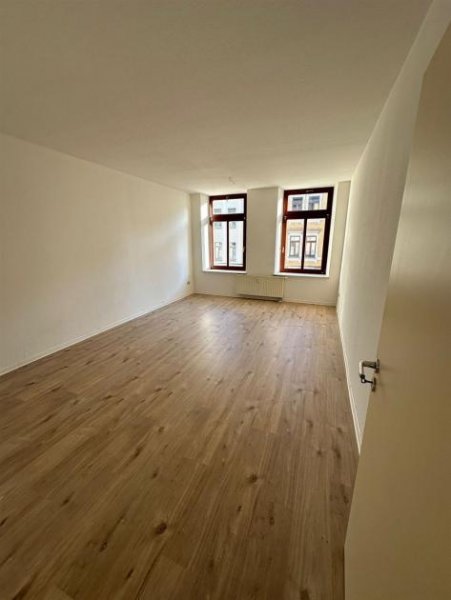 Chemnitz Gemütliche 3-Zimmer mit Laminat, EBK, Balkon und Wannenbad! Wohnung mieten