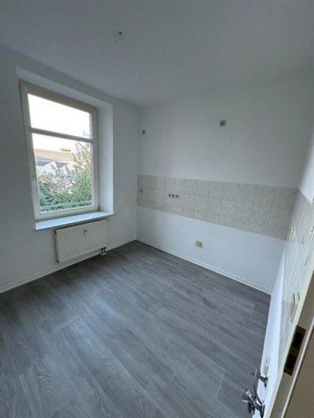 Chemnitz Gemütliche 3-Zimmer mit Laminat, EBK, Balkon und Wannenbad! Wohnung mieten