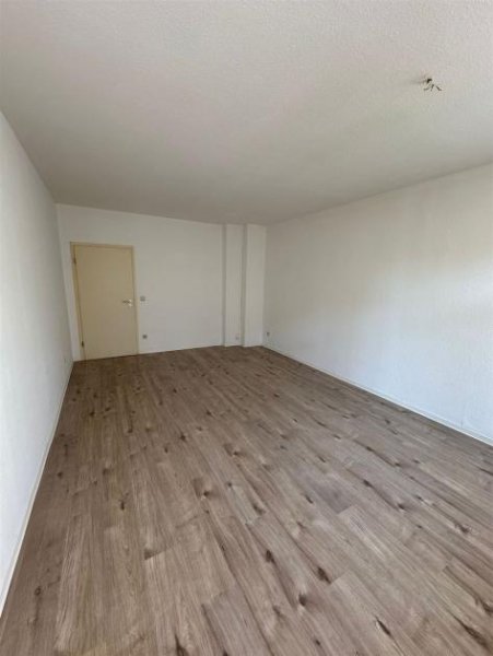 Chemnitz Gemütliche 3-Zimmer mit Laminat, EBK, Balkon und Wannenbad! Wohnung mieten