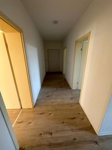 Chemnitz Gemütliche 3-Zimmer mit Laminat, EBK, Balkon und Wannenbad! Wohnung mieten