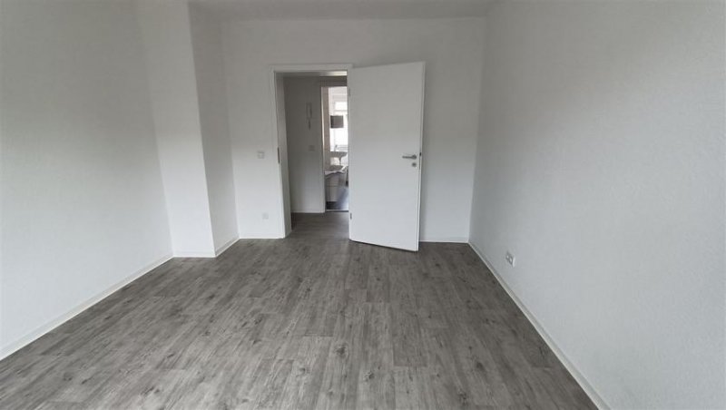 Chemnitz Gemütliche 3-Zimmer mit Balkon, Laminat und Wannenbad in ruhiger Lage Wohnung mieten