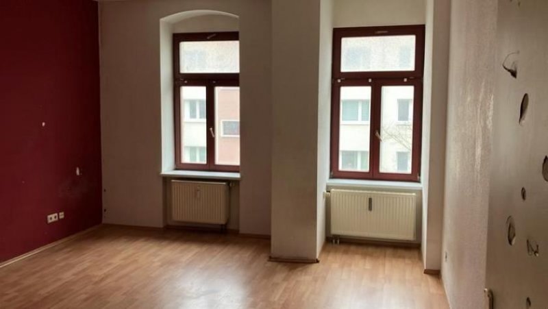 Chemnitz Gemütliche 3-Zimmer mit Laminat, Wanne und möblierter Küche in zentraler Lage! Wohnung mieten