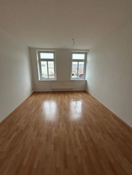 Chemnitz Große 3-Zi. mit Laminat, Wanne und Balkon in ruhiger Lage! Wohnung mieten