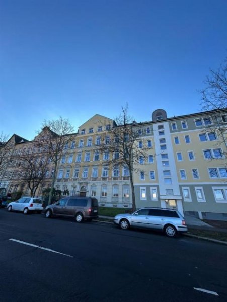 Chemnitz Große 3-Zi. mit Laminat, Wanne und Balkon in ruhiger Lage! Wohnung mieten