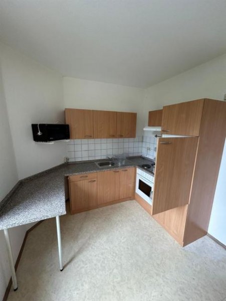 Chemnitz Großzügige 1-Zimmer mit Wanne, EBK und Ausblick! 2 KM frei!!! Wohnung mieten