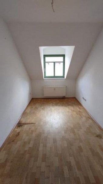Chemnitz Großzügige DG 3-Zimmer mit Wannenbad und Parkett in zentraler Lage!!! Wohnung mieten