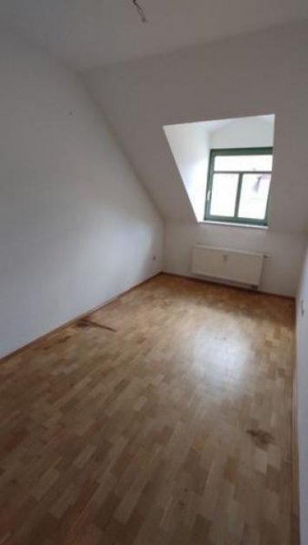 Chemnitz Großzügige DG 3-Zimmer mit Wannenbad und Parkett in zentraler Lage!!! Wohnung mieten