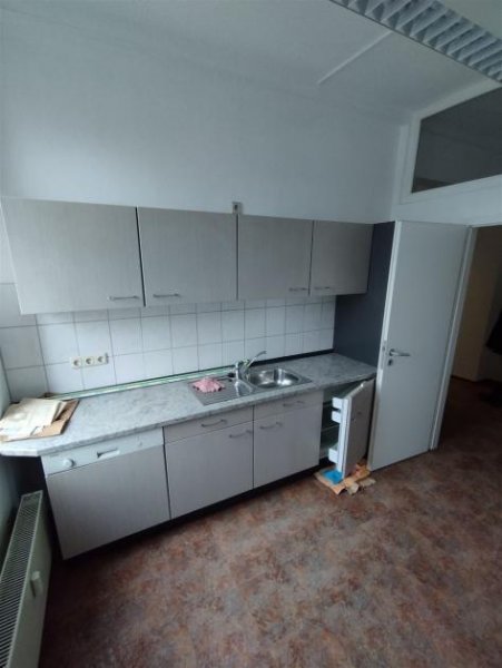 Chemnitz Großzügiges 4-Zimmer Büro mit Einbauküche in sehr guter Lage! Gewerbe mieten