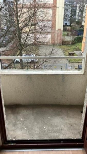 Chemnitz Günstige 4-Zimmer mit Laminat, Wanne, 2 x Loggia und Aufzug in zentraler Lage! EBK mgl. Wohnung mieten