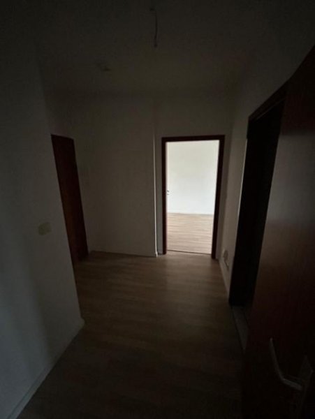 Chemnitz Helle 2-Zimmer mit Laminat, Wanne und Ausblick! EBK mgl. 2 KM frei!!! Wohnung mieten