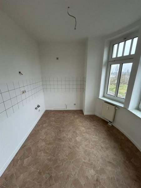 Chemnitz Helle 2-Zimmer mit Laminat, Wanne und Ausblick! EBK mgl. 2 KM frei!!! Wohnung mieten