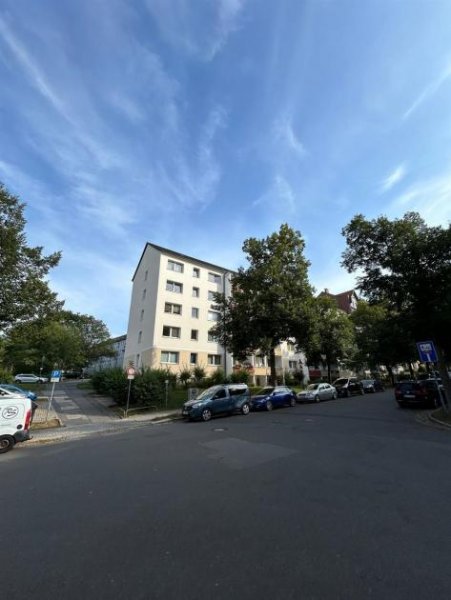 Chemnitz Helle 3-Zi. mit Balkon, Wanne & Laminat in ruhiger Lage! Wohnung mieten