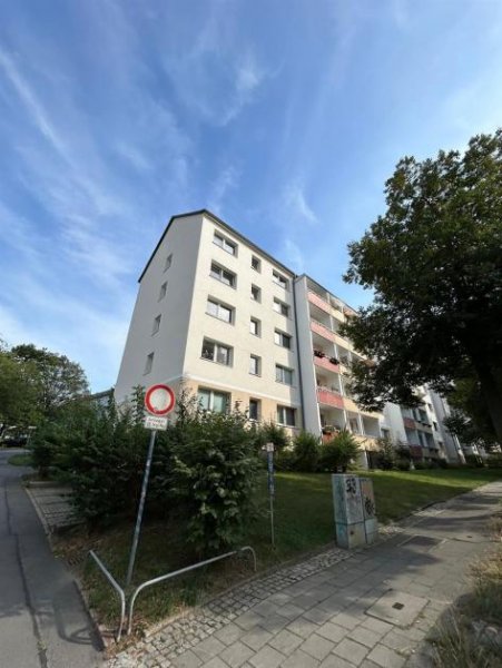 Chemnitz Helle 3-Zi. mit Wanne & Laminat in ruhiger Lage! Wohnung mieten