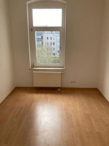 Chemnitz * Kompakte 3-Zimmer mit Balkon und Laminat in Zentrumsnähe! * Stellplatz mgl. Wohnung mieten