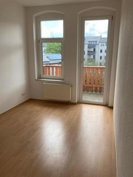 Chemnitz * Kompakte 3-Zimmer mit Balkon und Laminat in Zentrumsnähe! * Stellplatz mgl. Wohnung mieten