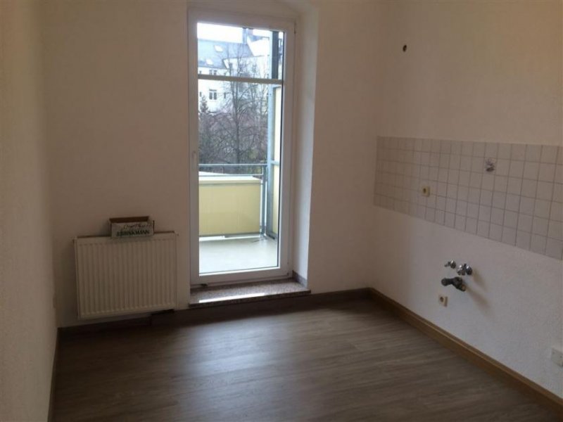 Chemnitz Sehr große 2-Zimmer mit 27 m²-WoZi, Wannenbad, EBK Abstellraum und Riesenbalkon! Wohnung mieten