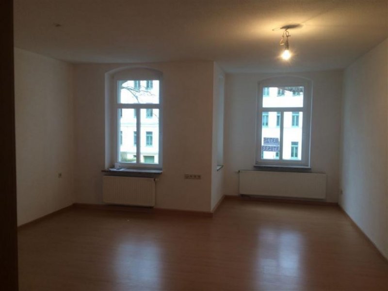 Chemnitz Sehr große 2-Zimmer mit 27 m²-WoZi, Wannenbad, EBK Abstellraum und Riesenbalkon! Wohnung mieten