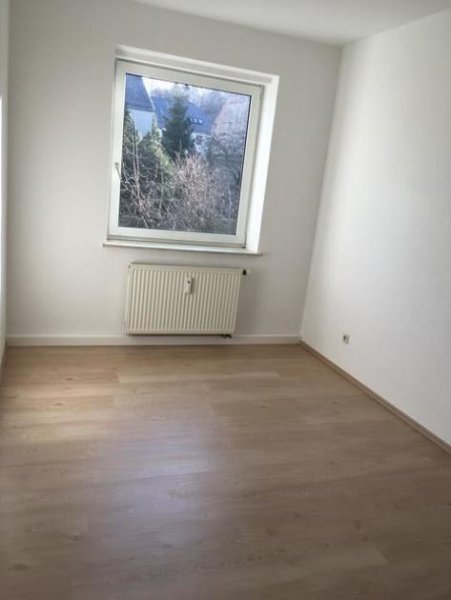 Chemnitz Großzügige 2-Zimmer mit Laminat, Balkon und Wannenbad zum Toppreis in ruhiger Lage! Wohnung mieten