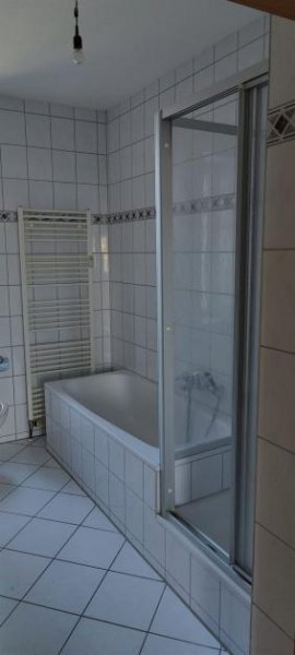 Chemnitz Großzügige 2-Zimmer mit Laminat, Wanne, Dusche, Balkon, Stellpl. und Abstellraum! Wohnung mieten