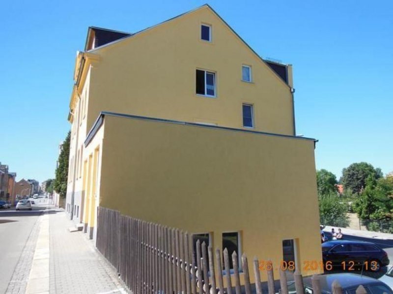 Limbach-Oberfrohna *** Gemütliche und sanierte DG 3-Zimmer mit Wannenbad und Laminat in guter Lage *** Wohnung mieten